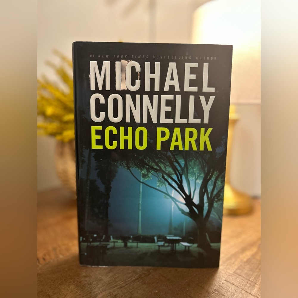 🌶️✨BUNDLE & SAVE✨ Michael Connelly: Echo Park